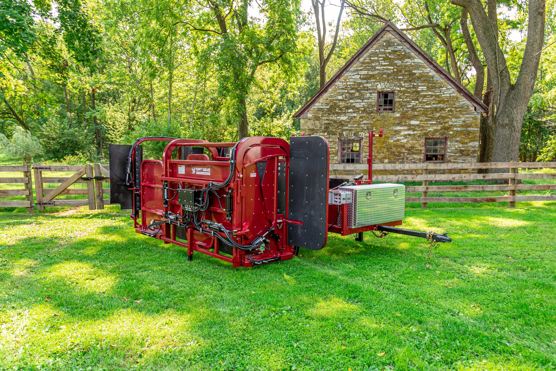 Portable HoofTrimming Chute Tuffy Tilt HoofTrimming Tables